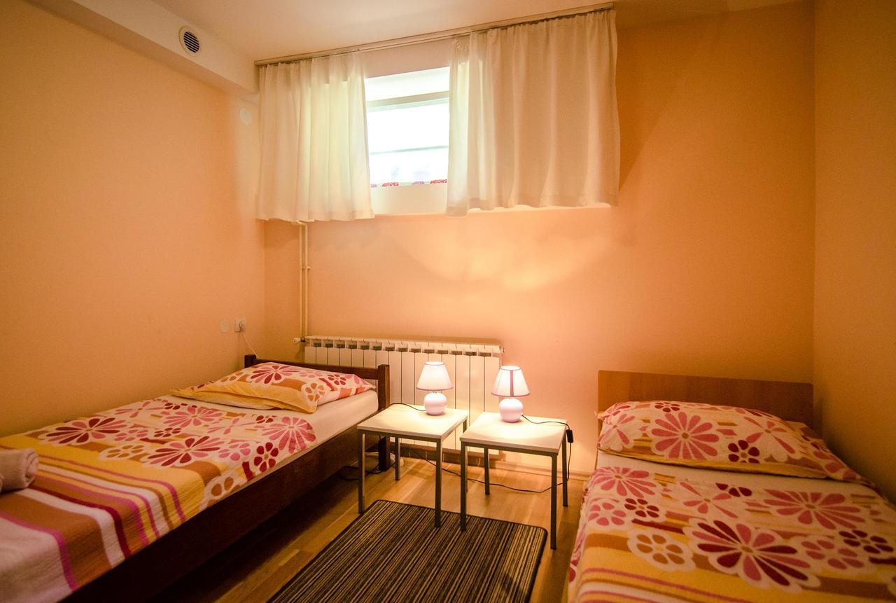 Apartment & Rooms Miboti Самобор Экстерьер фото